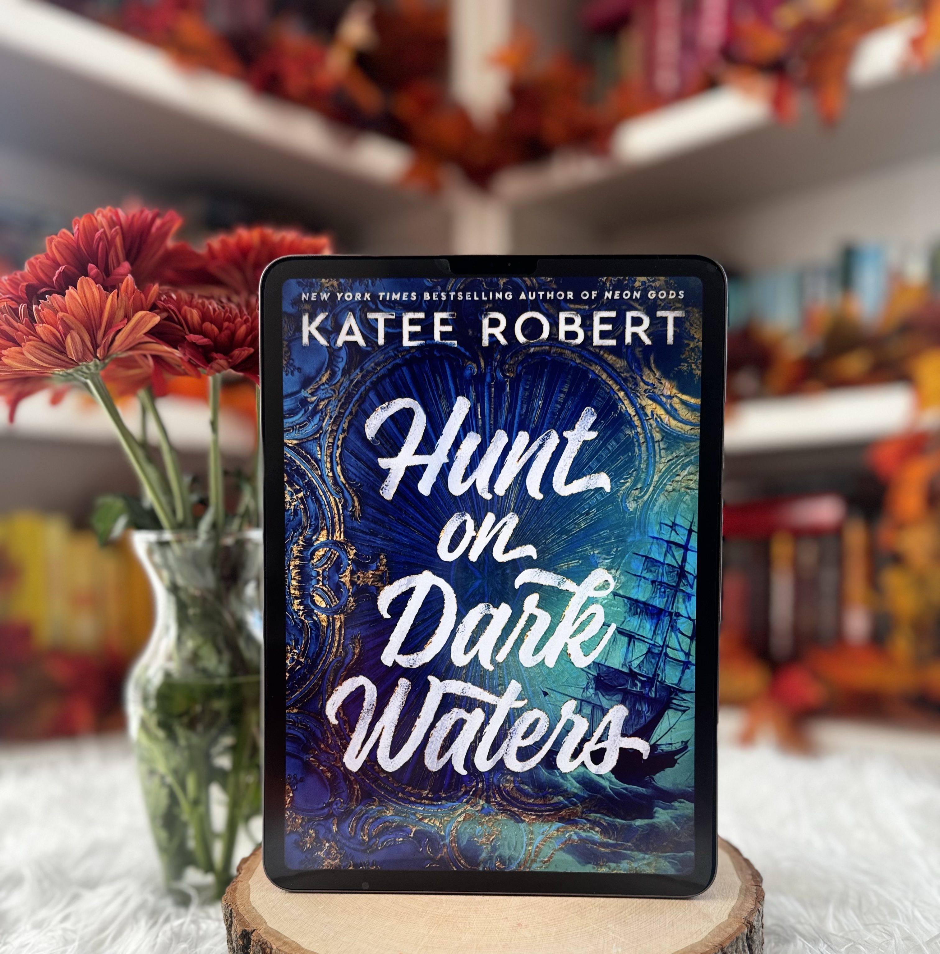 Hunt on Dark Waters by Katee Robert #BookReview #Romance #Fantasy #Romantasy